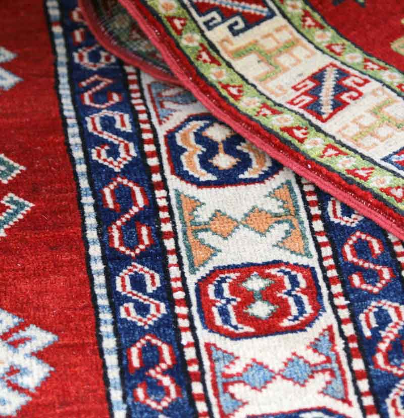 Nettoyage de tapis à l'ancienne - PATRETAPIS dans toute la France : Nettoyage de tapis : dépoussiérage en profondeur, fixation des couleurs des tapis anciens, nettoyage artisanal à la main, désinfection naturelle, séchage contrôlé, inspection finale du tapis. Intervention dans toute la France