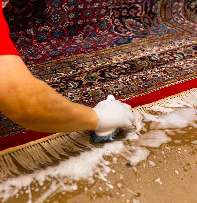 Nettoyage de tapis à l'ancienne - PATRETAPIS dans toute la France : Nettoyage de tapis : dépoussiérage en profondeur, fixation des couleurs des tapis anciens, nettoyage artisanal à la main, désinfection naturelle, séchage contrôlé, inspection finale du tapis. Intervention dans toute la France