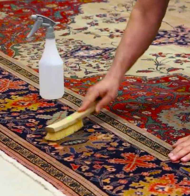 Nettoyage de tapis à l'ancienne - PATRETAPIS dans toute la France : Nettoyage de tapis : dépoussiérage en profondeur, fixation des couleurs des tapis anciens, nettoyage artisanal à la main, désinfection naturelle, séchage contrôlé, inspection finale du tapis. Intervention dans toute la France