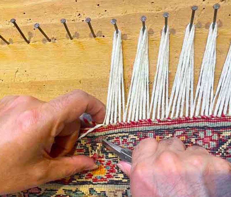 Restauration et réparation de tapis - PATRETAPIS dans toute la France : Réparation restauration de tapis et tapisserie : réparation des lisières, restauration des franges de tapis, traitement des trames, resserrage des nœuds de tapis dans toute la France