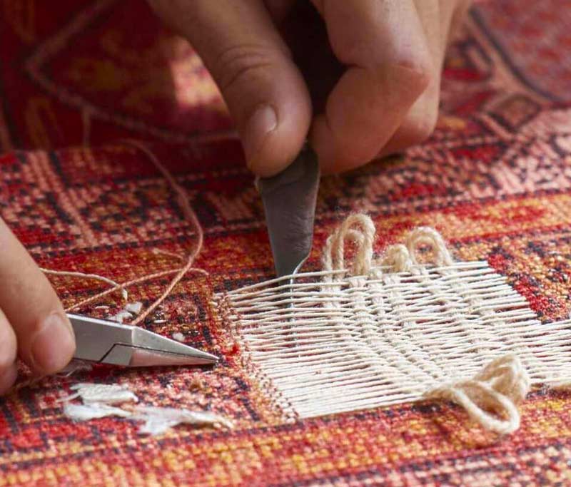 Restauration et réparation de tapis - PATRETAPIS dans toute la France : Réparation restauration de tapis et tapisserie : réparation des lisières, restauration des franges de tapis, traitement des trames, resserrage des nœuds de tapis dans toute la France