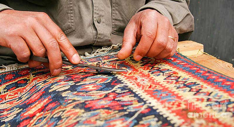 Restauration et réparation de tapis - PATRETAPIS dans toute la France : Réparation restauration de tapis et tapisserie : réparation des lisières, restauration des franges de tapis, traitement des trames, resserrage des nœuds de tapis dans toute la France